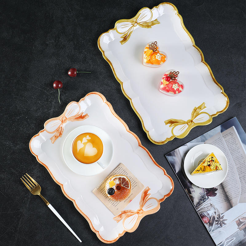 Plastic tray set